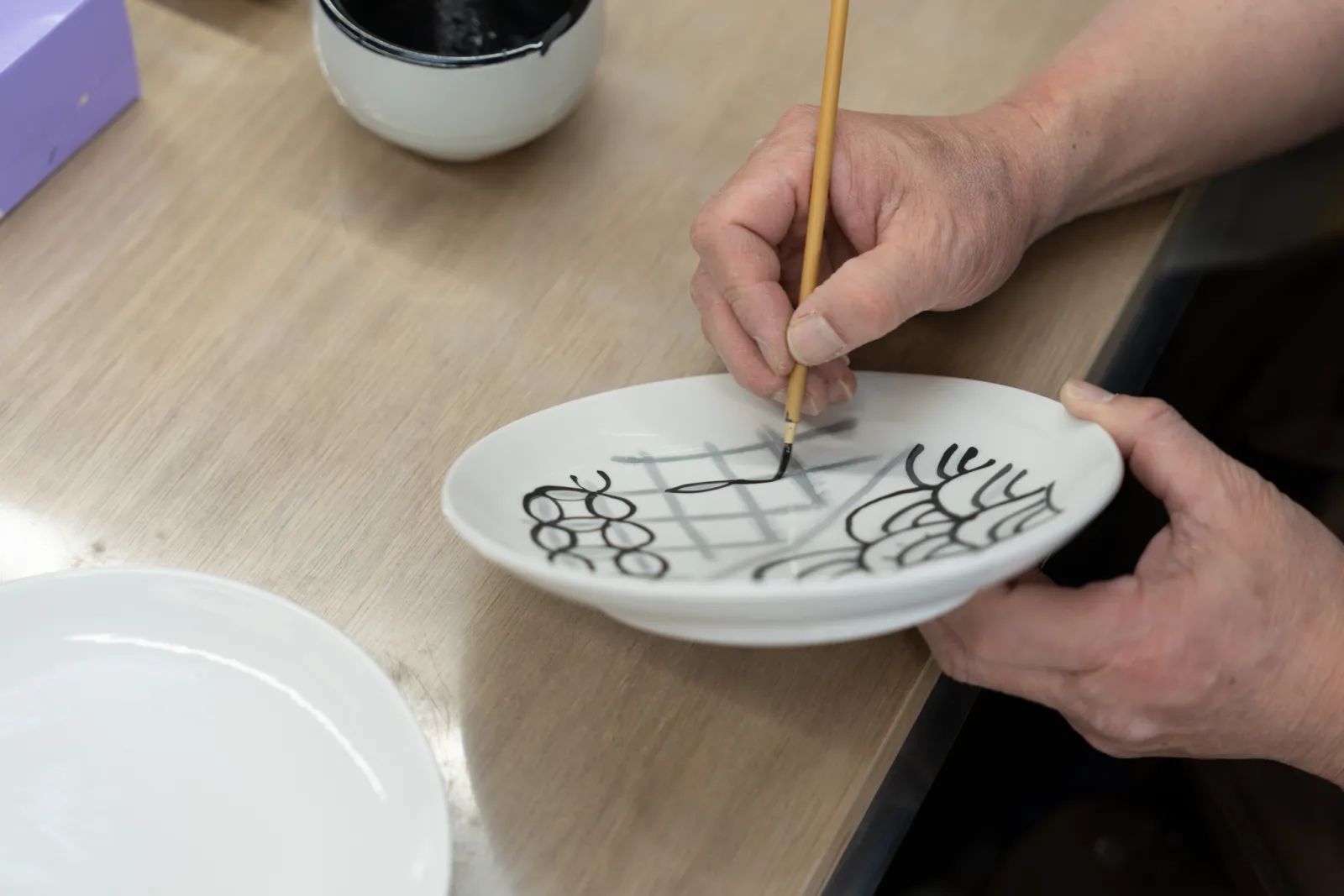 Hand-painting Kutani ware